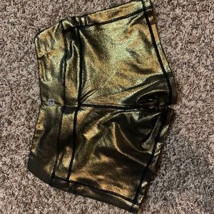 Small born primitive gold digger shorts